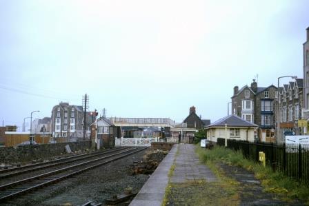 Barmouth South, Gwynedd on Bank Holiday Monday 31 May 1976 - J.J. Smith [060662]
