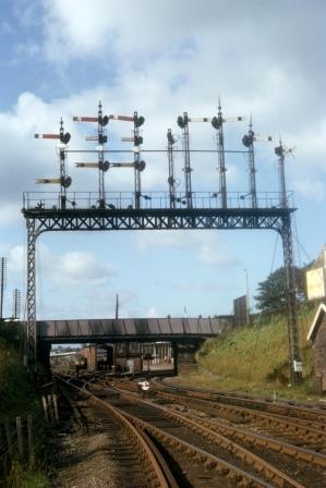 Bishop Auckland Station, Durham on Sunday 29 Sep 1963 - J.J. Smith [060899]