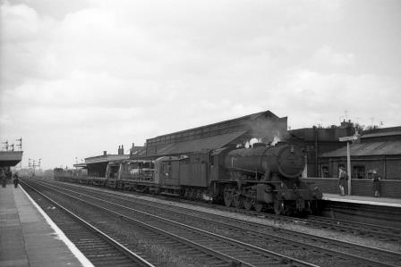 BR WD class 90129 at Hitchin, Hertfordshire with an up Goods service on Saturday 14 Apr 1962 - J.H.W. Kent [075027]