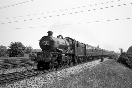 BR(W) Castle class 5075 'Wellington' at Iver, Buckinghamshire with the 11.55am Paddington - Pembroke Docks service circa 2 Jun 1962 - J.H.W. Kent [075215]
