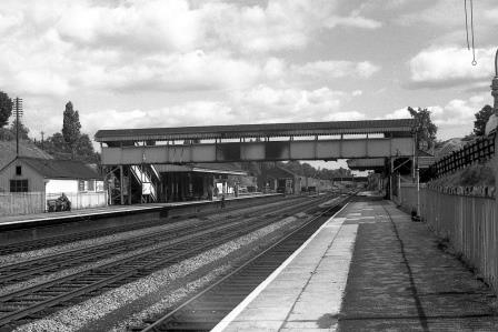Beaconsfield Station, Buckinghamshire in  Aug 1962 - J.H.W. Kent [079069]