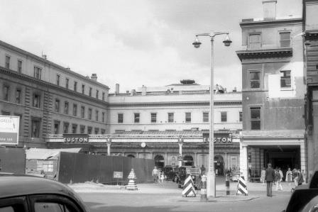 Euston Station, Greater London on Saturday 25 Aug 1962 - J.H.W. Kent [079082]