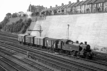 BR(M) 2MT class 41260 at Lovers Walk Sidings, Brighton, West Sussex Shunting Vans on Monday 12 Aug 1963 - J.H.W. Kent [079254]