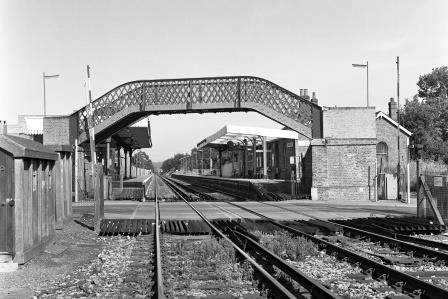 Addlestone Station, Surrey on Wednesday 03 Aug 1988 - J. Scrace [080157]