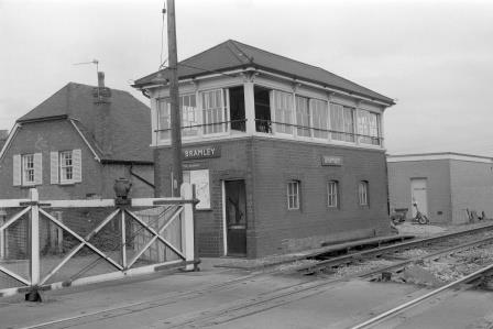 Bramley, Hampshire on Monday 27 Jun 1977 - J. Scrace [080461]