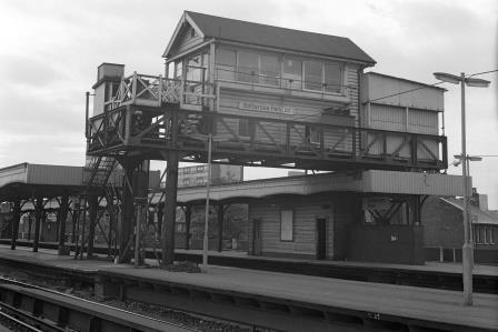 Battersea Park Junction Station, Greater London on Wednesday 01 Oct 1980 - J. Scrace [080475]