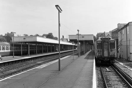 BR Class 455 5811 at Beckenham Junction Station, Greater London on Friday 10 Aug 1990 - J. Scrace [080610]