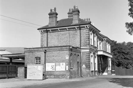 Chertsey Station, Surrey on Wednesday 03 Aug 1988 - J. Scrace [080949]
