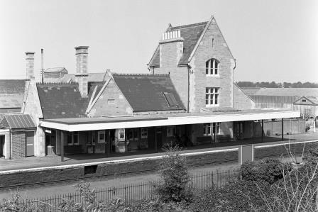 Crewkerne Station, Somerset on Wednesday 25 Jul 1990 - J. Scrace [080991]