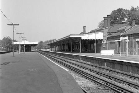 Chislehurst Station, Greater London on Wednesday 22 Aug 1990 - J. Scrace [080998]