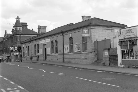 Clock House Station, Greater London on Tuesday 25 Aug 1992 - J. Scrace [081027]