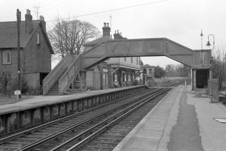 Earley Station, Berkshire on Wednesday 22 Apr 1970 - J. Scrace [081247]