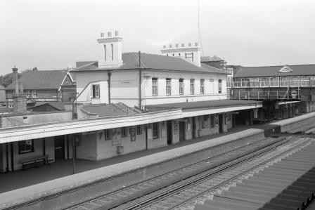 Eastleigh Station, Hampshire on Friday 25 Jun 1976 - J. Scrace [081283]