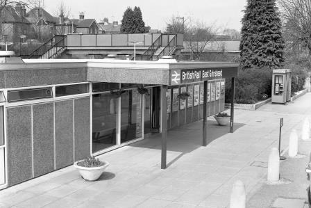 East Grinstead Station, West Sussex on Monday 09 Apr 1984 - J. Scrace [081313]