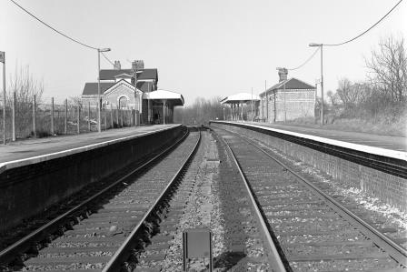 Edenbridge Town Station, Kent on Tuesday 14 Feb 1989 - J. Scrace [081339]