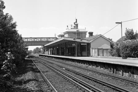 Erith Station, Greater London on Monday 19 Jun 1989 - J. Scrace [081355]