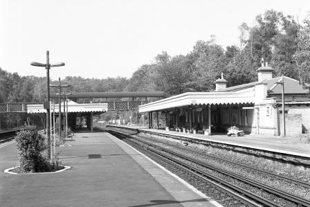 Elmstead Woods Station, Greater London on Wednesday 22 Aug 1990 - J. Scrace [081370]