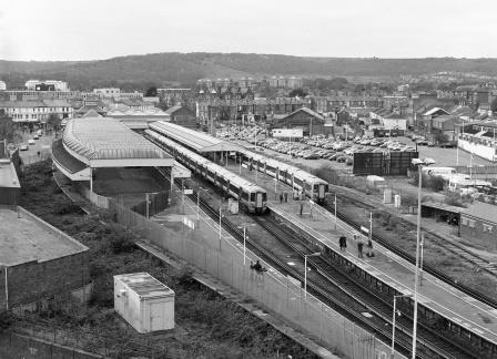 Eastbourne Station, East Sussex on Saturday 27 Nov 2004 - J. Scrace [081412]