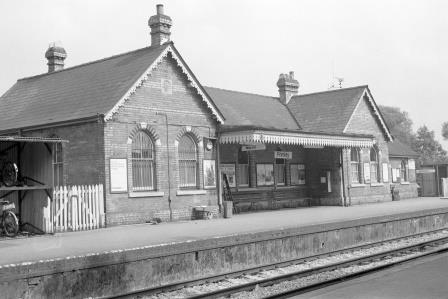 Frimley Station, Surrey on Wednesday 26 Aug 1970 - J. Scrace [081487]