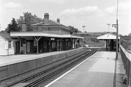 Farnham Station, Surrey on Wednesday 22 Jun 1988 - J. Scrace [081548]