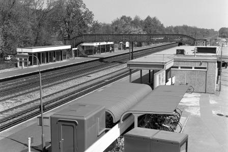 Fleet Station, Hampshire on Wednesday 02 May 1990 - J. Scrace [081573]