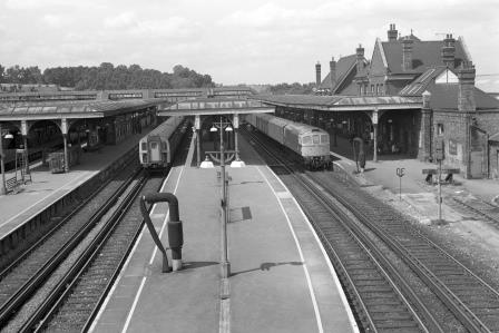 Guildford Station, Surrey on Friday 27 Jun 1969 - J. Scrace [081636]