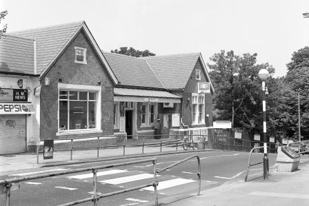 Gipsy Hill Station, Greater London on Thursday 01 Jul 1993 - J. Scrace [081697]