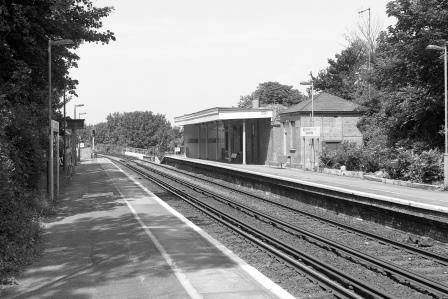 Greenhithe Station, Kent on Tuesday 06 Jul 1993 - J. Scrace [081703]