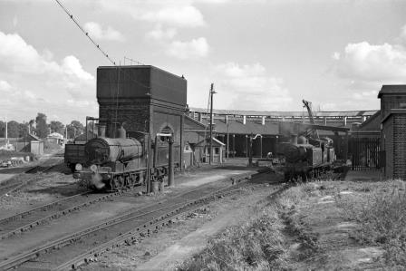 BR(S) Class 700 30350 & BR(S) E4 class 32469 at Horsham Shed, West Sussex on Sunday 19 Jul 1959 - J. Scrace [081752]