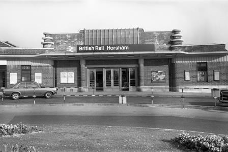 Horsham Station, West Sussex on Sunday 07 Apr 1974 - J. Scrace [081837]