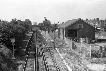 Hounslow Station, Greater London on Wednesday 28 Aug 1974 - J. Scrace [081851]
