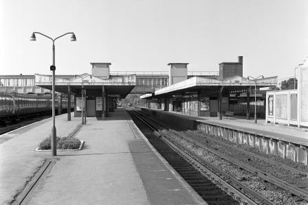 Horsham Station, West Sussex on Saturday 21 Aug 1982 - J. Scrace [081903]