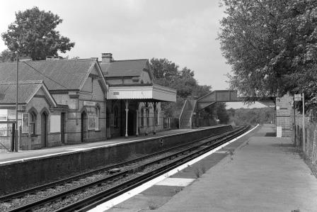 Hollingbourne Station, Kent on Tuesday 08 Aug 1989 - J. Scrace [081950]