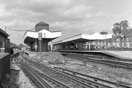 Herne Hill Station, Greater London on Friday 21 Sep 1990 - J. Scrace [081966]