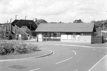 Hedge End Station, Dorset on Friday 21 May 1993 - J. Scrace [081978]