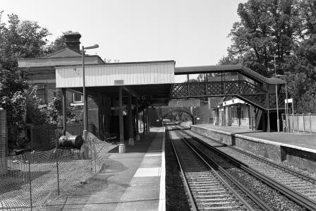 Kenley Station, Greater London on Friday 04 Aug 1989 - J. Scrace [082058]
