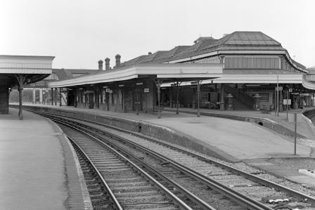Lewes Station, East Sussex on Tuesday 05 Apr 1983 - J. Scrace [082196]