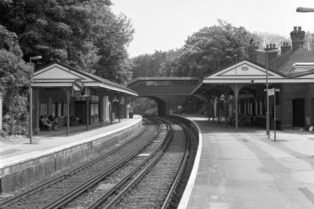 London Road Guildford Station, Surrey on Friday 19 May 1989 - J. Scrace [082211]