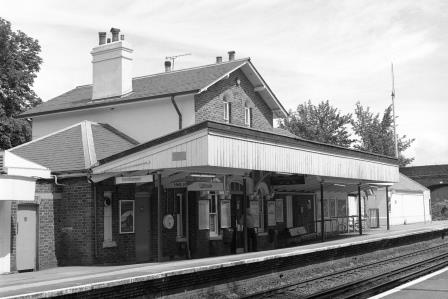 Liphook Station, Hampshire on Sunday 23 Jun 2002 - J. Scrace [082247]