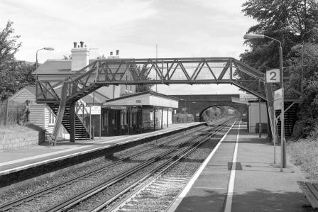 Liphook Station, Hampshire on Sunday 23 Jun 2002 - J. Scrace [082248]