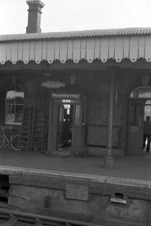 Martin Mill Station, Kent on Wednesday 04 Sep 1968 - J. Scrace [082255]