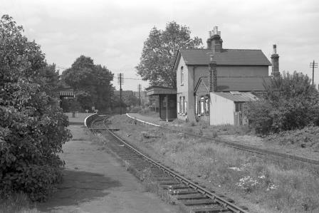 Merton Park Station, Greater London on Friday 01 Jun 1962 - J. Scrace [082269]