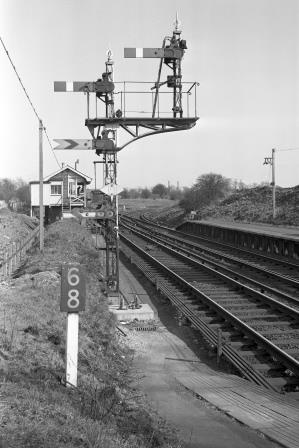 Mitcham Junction, Greater London on Thursday 03 Apr 1969 - J. Scrace [082290]