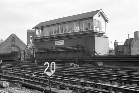 Metropolitan Junction, Greater London on Tuesday 06 Apr 1976 - J. Scrace [082354]