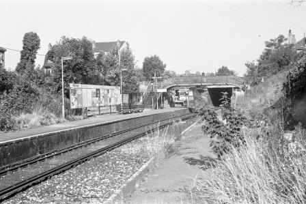 Mitcham Station, Greater London on Thursday 08 Jul 1976 - J. Scrace [082365]