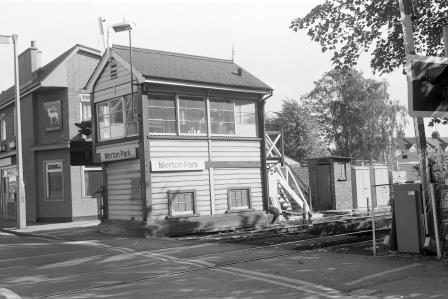 Merton Park, Greater London on Wednesday 12 Oct 1977 - J. Scrace [082376]