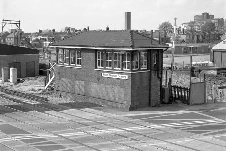 Mount Pleasant Crossing, Southampton, Hampshire on Easter Saturday 18 Apr 1981 - J. Scrace [082387]