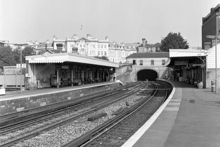 Maidstone East Station, Kent on Thursday 07 Sep 1989 - J. Scrace [082427]