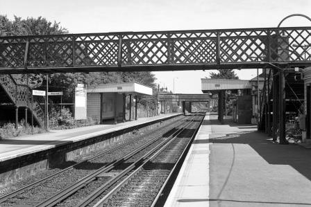 New Eltham Station, Greater London on Wednesday 06 Aug 1986 - J. Scrace [082560]