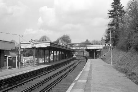 Otford Station, Kent on Thursday 02 Apr 1970 - J. Scrace [082626]